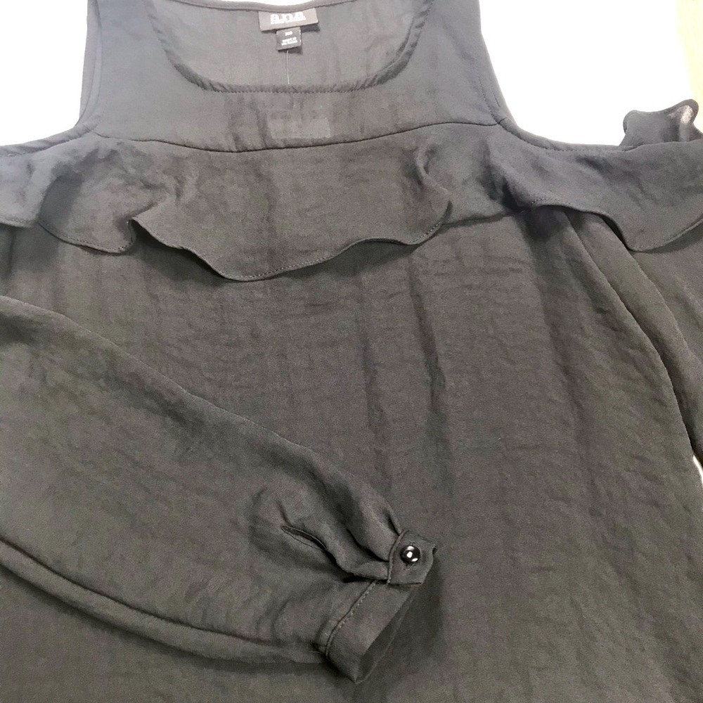 Off shoulder ruffle top